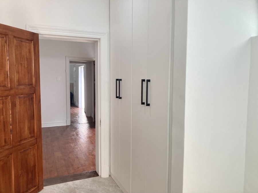 To Let 2 Bedroom Property for Rent in Claremont Village Western Cape